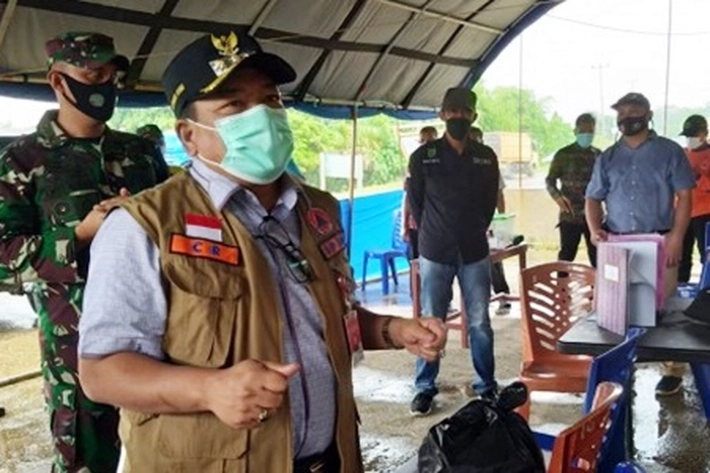Pj Bupati Inhu Chairul Riski Tinjau Posko Penyekatan Mudik di Perbatasan