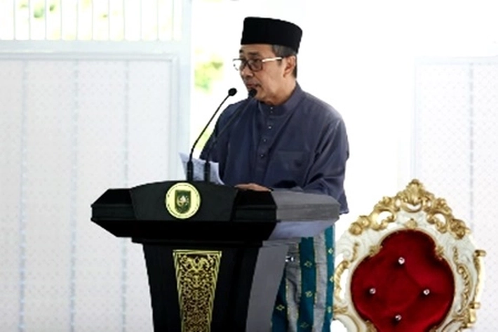Gubernur Syamsuar Jadi Khatib Salat Idul Fitri 1442 H di Kediaman