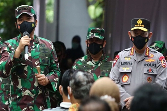 Panglima TNI dan Kapolri Meninjau Penanganan Covid-19 di Jatim