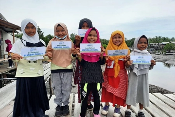 Anak Pedalaman di Riau Peroleh Bantuan Pendidikan dari Rumah Yatim