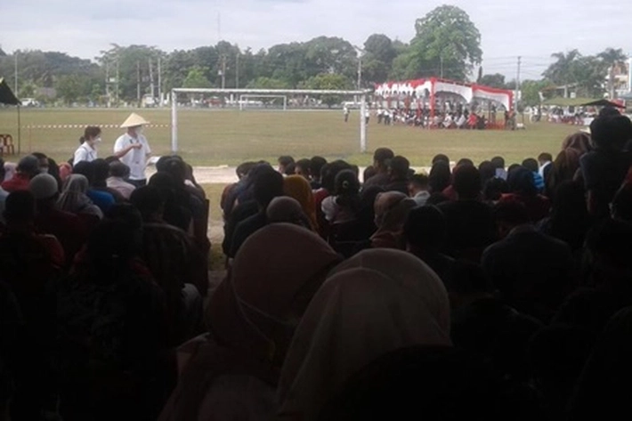 Vaksinasi Massal Picu Kerumunan, Bisa Munculkan 'Klaster Baru'