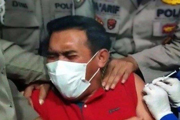 Polisi akan Datangi Rumah-rumah Warga Untuk Vaksinasi, yang 'Bersembunyi di Sanksi'