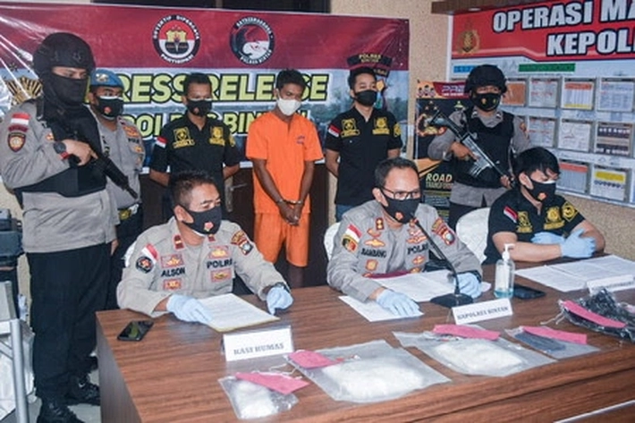 Seorang Pria Lombok Diduga Pengedar Sabu Ditangkap di Pelabuhan Gentong Bintan