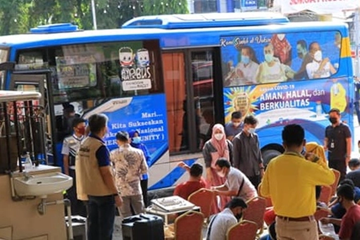 Bus Vaksinasi Keliling Beroperasi, Tapi Saat 'Kesadaran Warga Bangkit Dioper dan Ditolak'