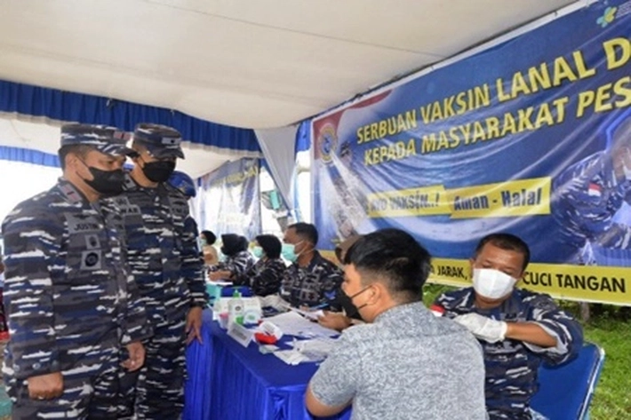 Tingginya Minat Masyarakat Mengikuti Vaksinasi di Balai Pengobatan Lanal Dumai