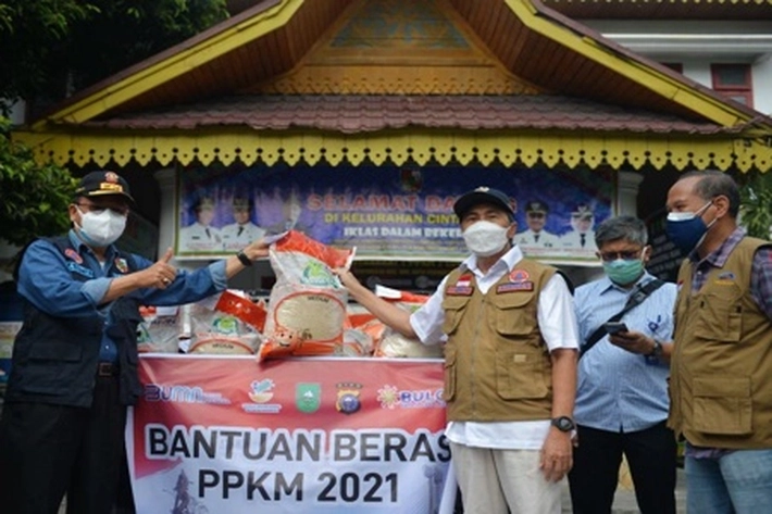 Gubri Minta Vaksinasi Terus Dijalankan, Bantuan Beras Siap Diserahkan