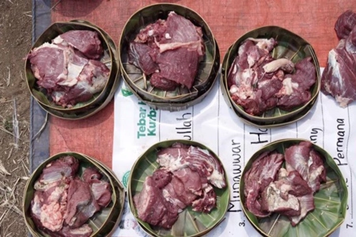 Dompet Dhuafa Salurkan Daging Kurban untuk Guru Ngaji