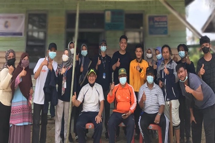 Ditengah Pandemi, Warga Tetap Semangat Gotong Royong Bersihkan Lingkungan