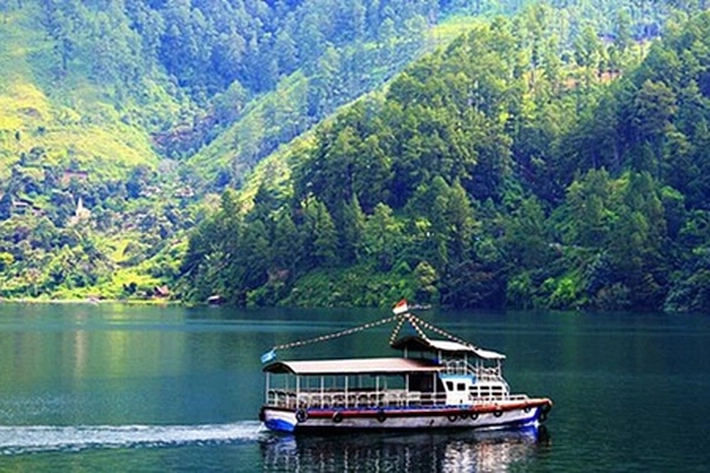 Menparekraf Sandiaga Bocorkan Salah Satu Spot Terbaik Danau Toba