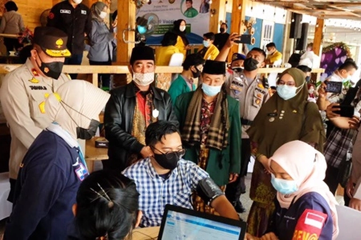 Wakapolda Brigjen Pol Tabana Bangun Bersama BEM Se-Riau Gelar Bakti Sosial