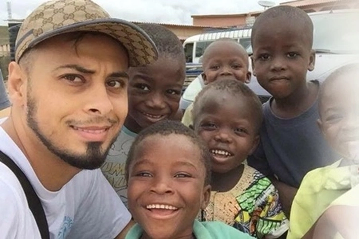 Miliuner Ali Banat Kerahkan Seluruh Hartanya Demi Kaum Miskin