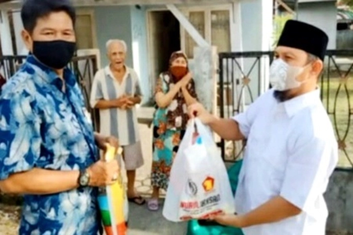 Anggota DPRD Pekanbaru Nurul Iksan Berbagi Sembako di Tahun Baru Islam