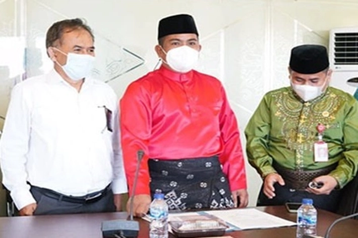 Sempena HUT RI Ke-76, Bupati Pelalawan Berikan Piagam Penghargaan Donor Darah