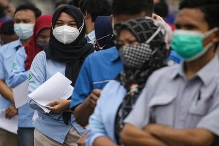Covid Menyebar di Pabrik, Buruh Enggan Melapor: 'Perusahaan Mengakali Aturan Prokes dan PPKM'