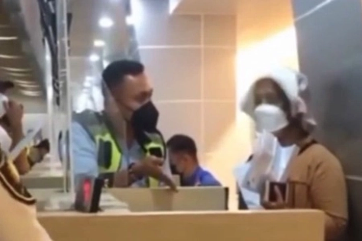 Emak-emak Teriak Histeris di Bandara karena Tak Diizinkan Terbang