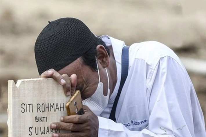 'Setelah Orang Tuanya Meninggal', Mereka Baru Percaya 'Corona Buat Seperti Bumi jadi Gelap'
