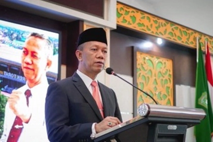Usai Sidang Istimewa Senat, Prof Syafrinaldi Ziarahi Makam Pendiri YLPI - UIR