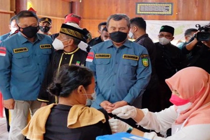 Gubernur dan Kapolda Tinjau Empat Lokasi Vaksinisasi 