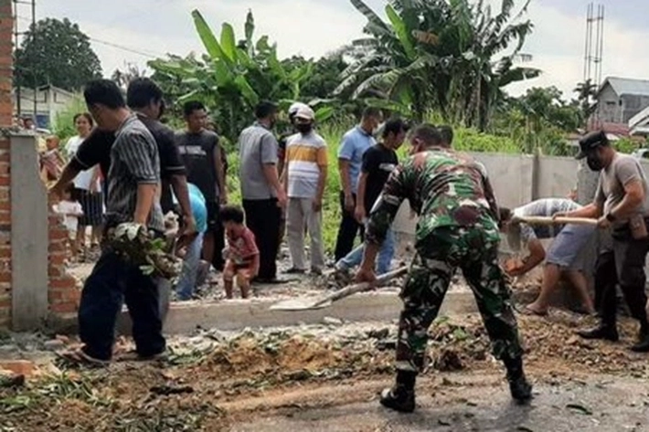 Akhirnya Tembok Menutup Jalan di Kelurahan Perhentian Marpoyan Dibongkar