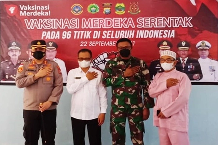 Kapolres Lingga Bersama Forkominda Tinjau Langsung Kegiatan 'Vaksinasi Merdeka' di SMKN 1