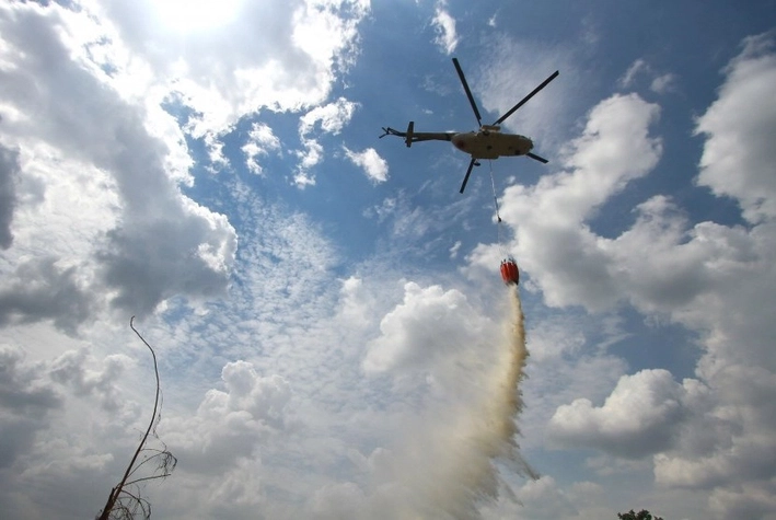 BPBD Riau Menemukan Titik Api Saat Lakukan Patroli Udara, Siapkan 'Water Bombing Padamkan Lahan Terbakar' 