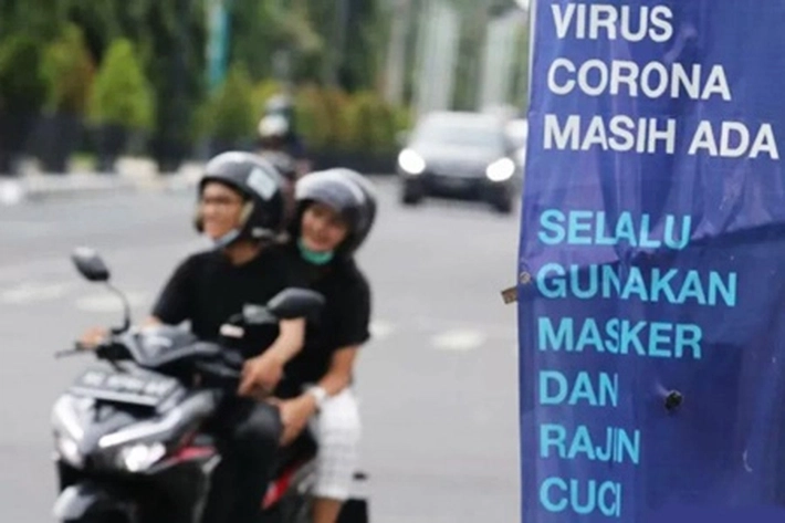 Angka Reproduksi Covid 'Terkendali', Tapi 'Warga Sudah Mulai Lepas Masker'