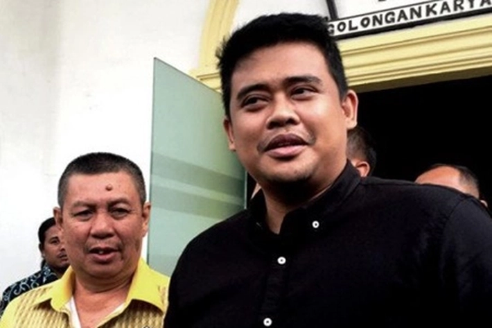 Walikota Bobby Nasution Dikawal TNI 'Beri Uang Tunai' ke Pedagang Kaki Lima