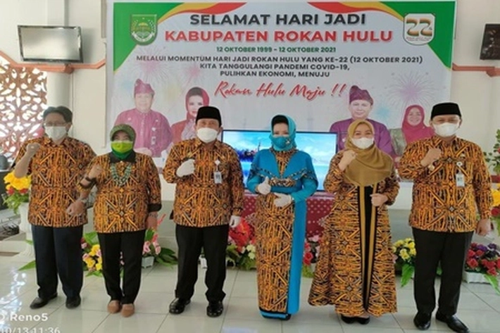 Peringatan HUT Ke-22 Rohul: RHJ 'Tonjolkan' Batik Hasil Karya Daerah