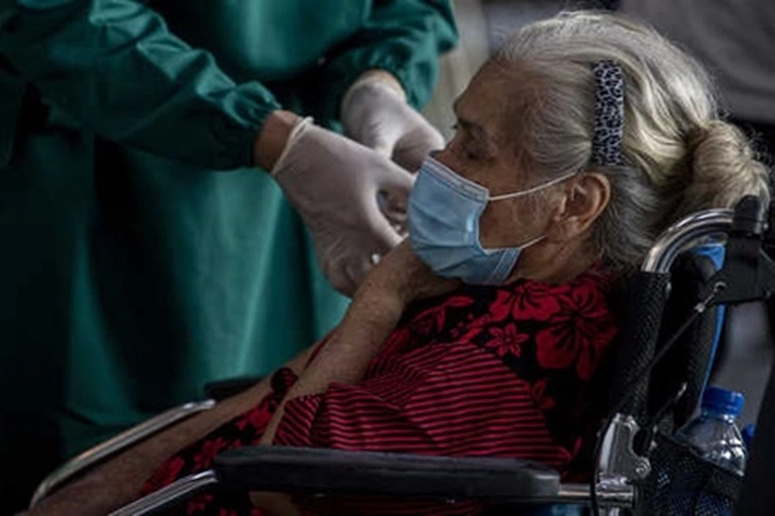 Vaksinasi Lansia Baru 20,27 Persen dan Masyarakat Umum 27,08 Persen, Untuk 'Dosis Pertama'