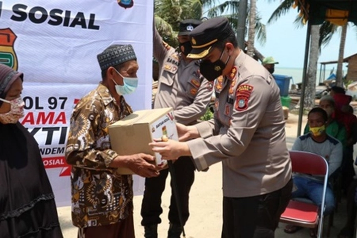 Jajaran Polres Bintan Gencar Menyalurkan Sembako dan Makanan Siap Saji Ditengah Masyarakat