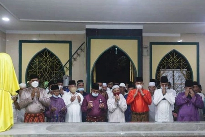 Wagubri Hadiri Maulid Nabi Muhammad SAW di Masjid Raya Senapelan, Diawali 'Salat Magrib dan Doa Bersama'