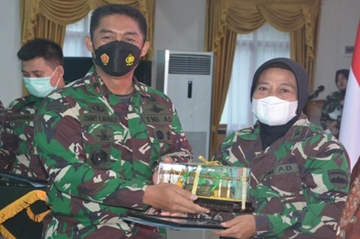 Brigjen TNI Jimy Ramoz Manalu Pimpin Wisuda Purnawira Prajurit Korem 033/WP