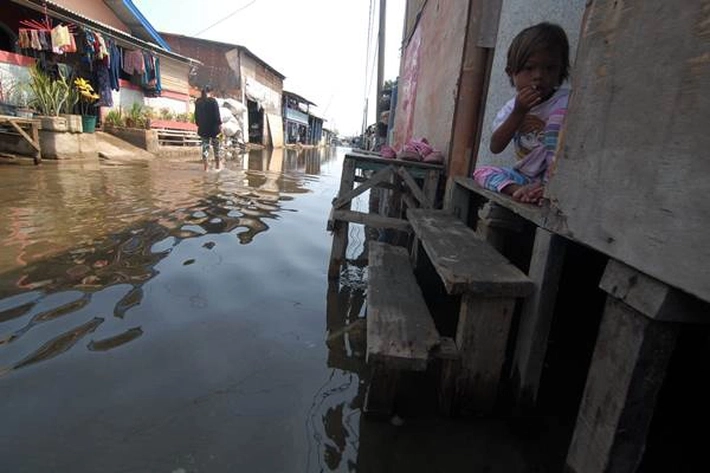 Banjir Rob di Lingga 'Rendam' Rumah Penduduk