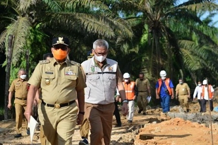 Wagub Edy Natar Melakukan 'Monitoring Proyek' di Kabupaten Siak