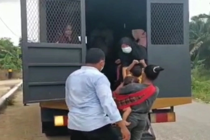 Polres Rohil Gelar Vaksinasi, Pelaksanaannya 'Secara Door to Door Dijemput Pakai Mobdin'