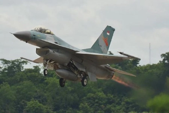 Suara Pesawat Tempur F-16 Cukup Keras Terdengar di Langit Kampar