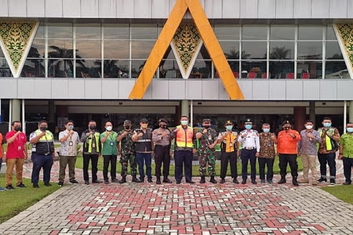 Komandan Satuan Pertahanan Pangkalan Lanud Roesmin Nurjadin Hadiri Apel Posko Nataru 
