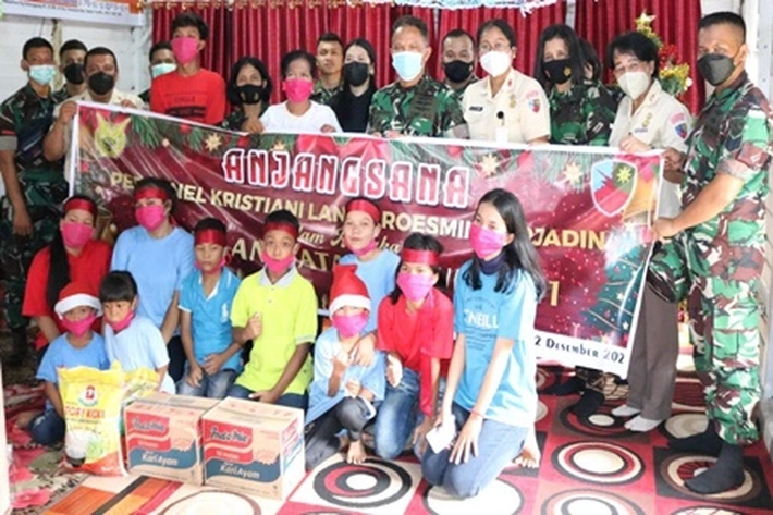 Jelang Natal, Personel Kristiani Lanud Roesmin Nurjadin Berbagi Kasih
