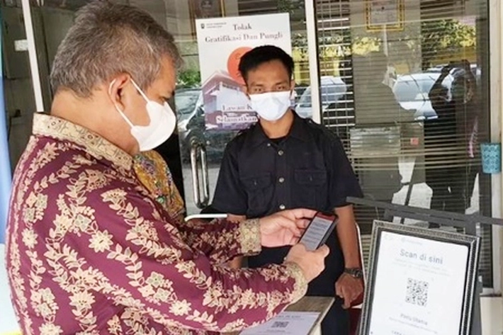 Masuk Kantor Disdik Riau Wajib Gunakan Aplikasi PeduliLindungi