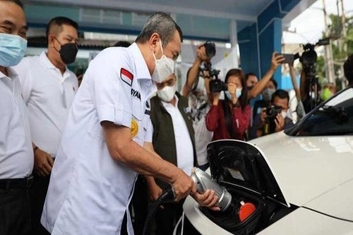 Stasiun Pengisian Kendaraan Listrik Umum Pertama Diresmikan