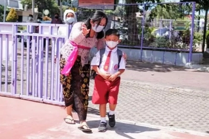 PTM di Sekolah Secara Penuh Dimulai, Tapi 'Khawatir Soal Penegakkan Prokes'