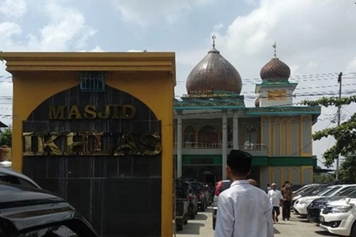 Jamaah Sholat Jumat di Masjid Ikhlas Diingatkan Selalu Jaga Prokes