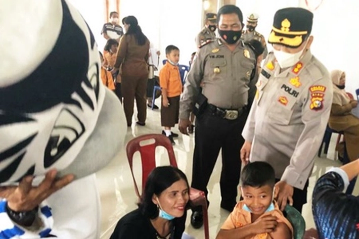 Kapolres Rohil Tinjau Vaksinasi Anak Usia 6-11 Tahun di SD Yayasan Pelita Kasih