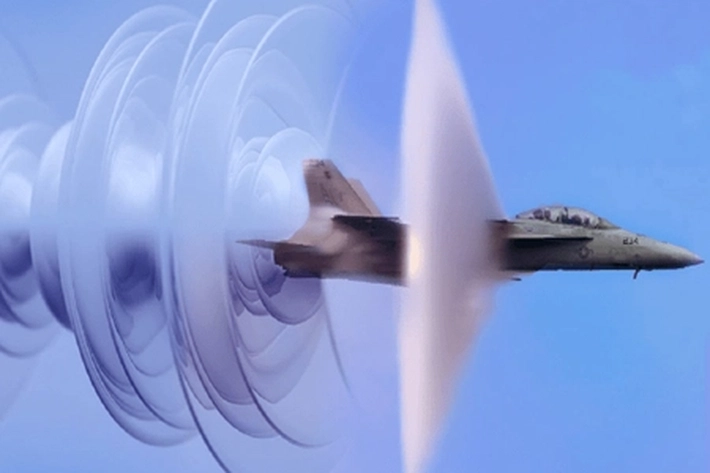  Pesawat Tempur F-16 Kembali Keluarkan Ledakan Sonic Boom