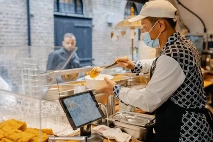 Pemilik Warung Nasi Padang di London Bertahan dari Serangan Virus Ganas, 'Bercerita Tentang Kerja Keras Ditengah Pandemi'