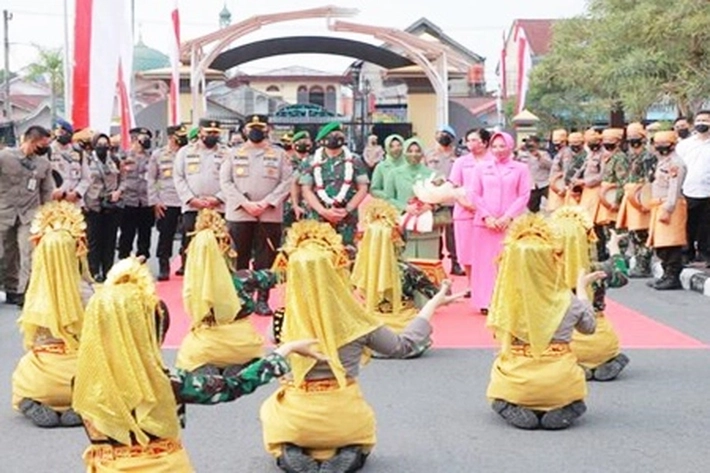 Kapolda Riau lrjen Pol Mohammad Iqbal Sambut Danrem 031/WB yang Baru