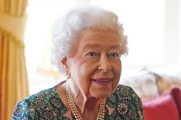 Ratu Elizabeth yang Paling Lama Bertahta Diserang Corona, Tetapi 'Tidak Rontok Hanya Pilek Sedikit'