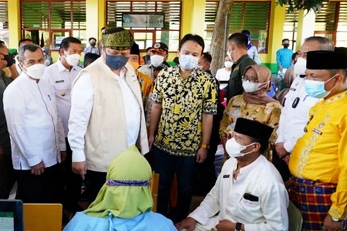 Menko Bidang Perekonomian Airlangga Hartarto Puji Keberhasilan Pemprov Riau Tangani Covid-19