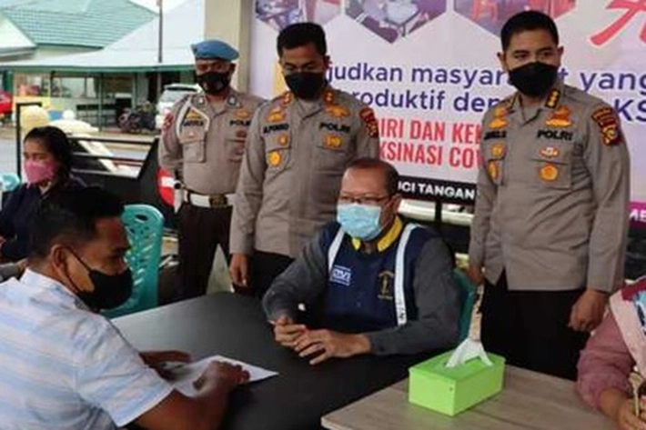 Karo SDM Kombes Pol Joko Setiono Tinjau Sejumlah Lokasi Vaksinasi di Inhu