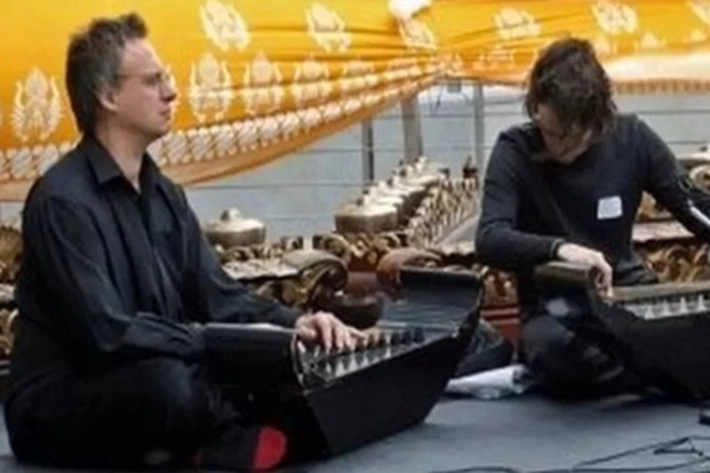 Simon Cook, Musisi Inggris yang 'Sangat Sunda' Dibanding Orang Sunda Asli